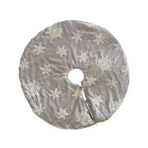 Cynthia Rowley tree skirt thick plush winter snowflake shimmer grey or cape
